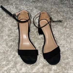Short heel sandals